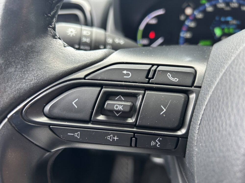 Toyota Yaris Cross 1.5 Hybrid First Edition // FULL LED // KEYLESS // DODEHOEK // ADAPT. CRUISE // CAMERA // STUUR+STOELVERWARMING // 9