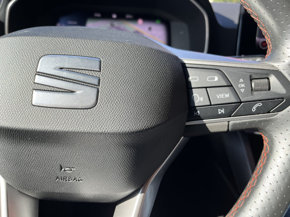 SEAT Leon 1.4 TSI eHybrid PHEV FR // ADAPTIVE CRUISE // CAMERA // CLIMA // NAVI // APPLE CARPLAY - ANDROID AUTO // 10