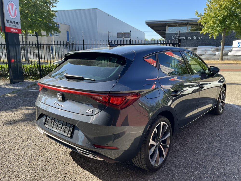 SEAT Leon 1.4 TSI eHybrid PHEV FR // ADAPTIVE CRUISE // CAMERA // CLIMA // NAVI // APPLE CARPLAY - ANDROID AUTO // 3