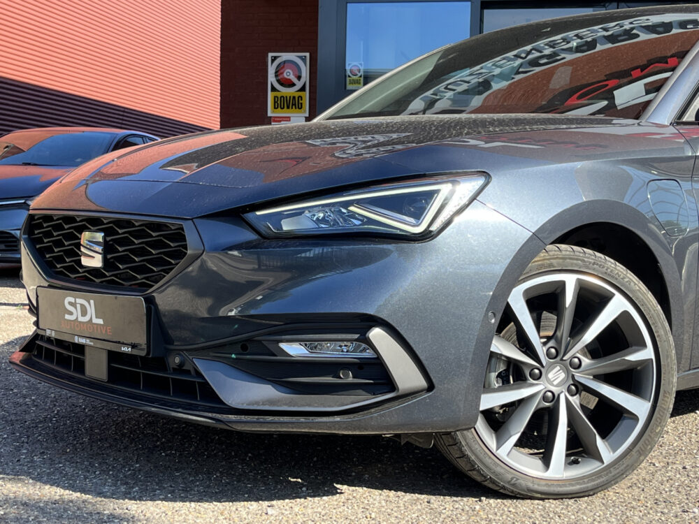 SEAT Leon 1.4 TSI eHybrid PHEV FR // ADAPTIVE CRUISE // CAMERA // CLIMA // NAVI // APPLE CARPLAY - ANDROID AUTO // 4