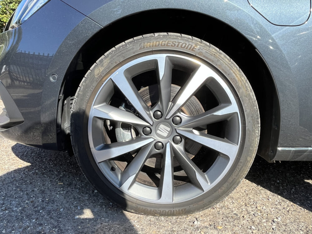 SEAT Leon 1.4 TSI eHybrid PHEV FR // ADAPTIVE CRUISE // CAMERA // CLIMA // NAVI // APPLE CARPLAY - ANDROID AUTO // 5