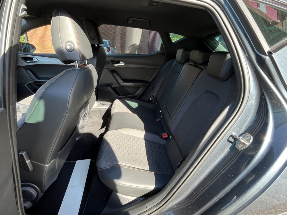 SEAT Leon 1.4 TSI eHybrid PHEV FR // ADAPTIVE CRUISE // CAMERA // CLIMA // NAVI // APPLE CARPLAY - ANDROID AUTO // 7