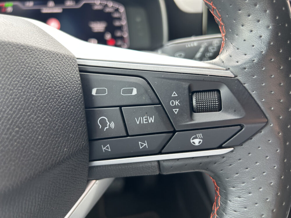 SEAT Leon 1.4 TSI eHybrid PHEV FR // FULL LED // NAVI + CARPLAY // CLIMA // CAMERA // PDC V+A 10