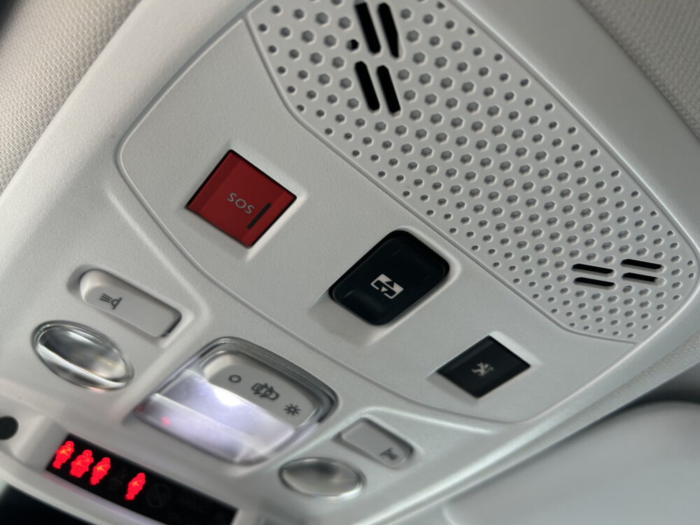 Peugeot 2008 1.2 PureTech Allure // LED // PANO/SCHUIFKANTELDAK // CLIMA // CAMERA // NAVI + CARPLAY // PDC V+A 16