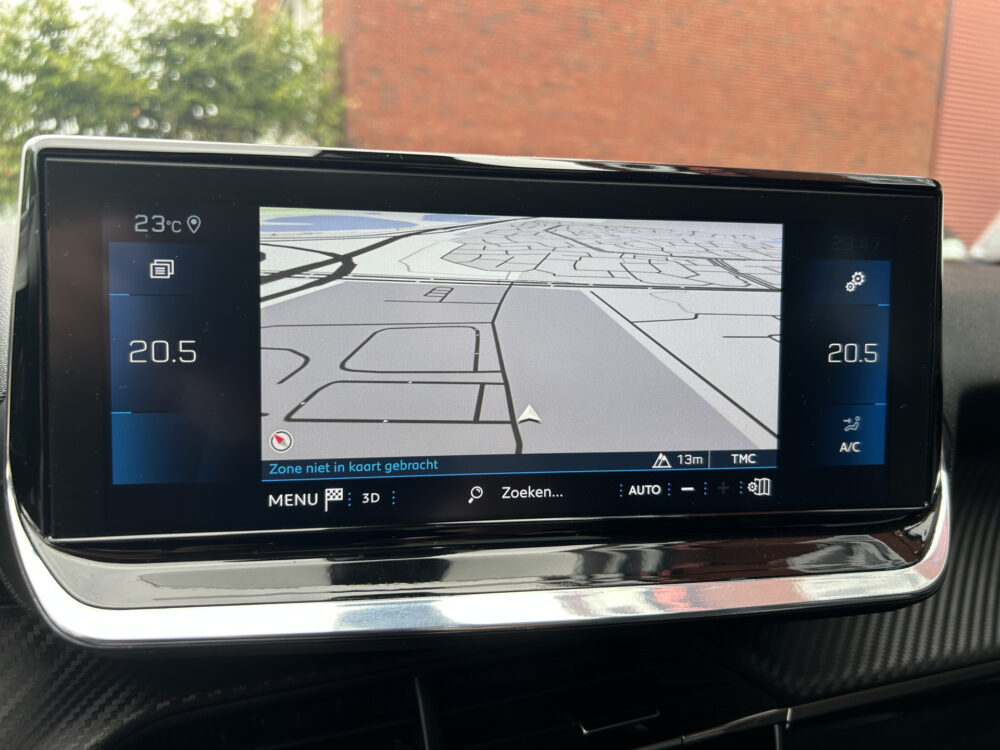 Peugeot 2008 1.2 PureTech Allure // LED // PANO/SCHUIFKANTELDAK // CLIMA // CAMERA // NAVI + CARPLAY // PDC V+A 18