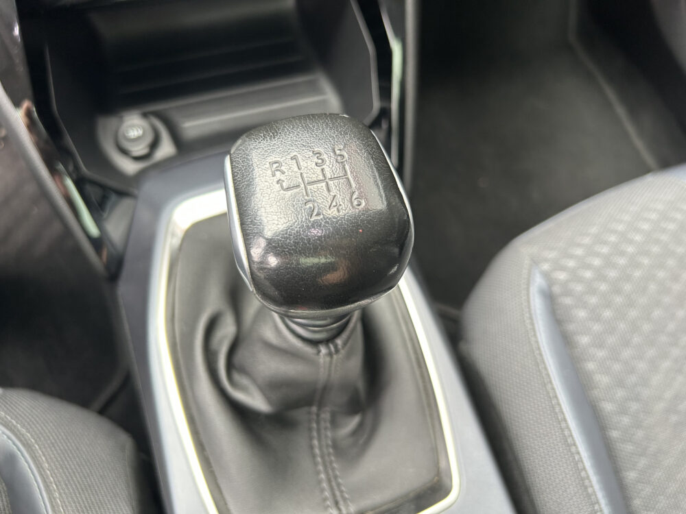 Peugeot 2008 1.2 PureTech Allure // LED // PANO/SCHUIFKANTELDAK // CLIMA // CAMERA // NAVI + CARPLAY // PDC V+A 22
