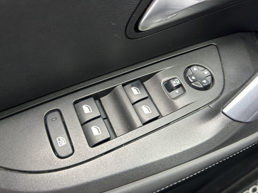 Peugeot 2008 1.2 PureTech Allure // LED // PANO/SCHUIFKANTELDAK // CLIMA // CAMERA // NAVI + CARPLAY // PDC V+A 24