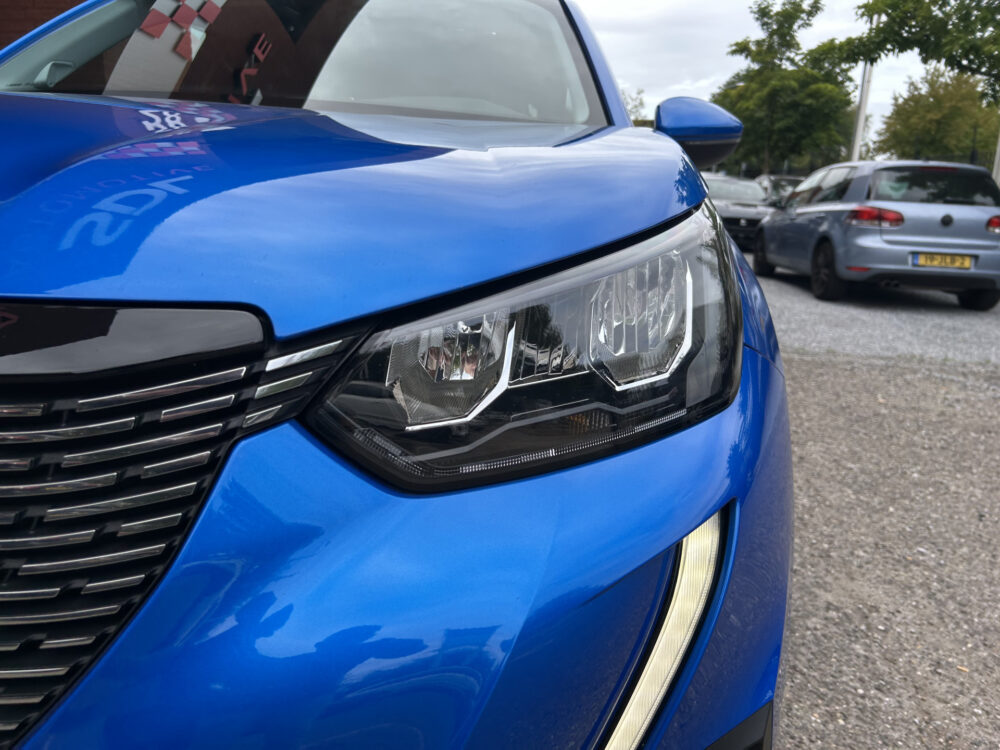 Peugeot 2008 1.2 PureTech Allure // LED // PANO/SCHUIFKANTELDAK // CLIMA // CAMERA // NAVI + CARPLAY // PDC V+A 26