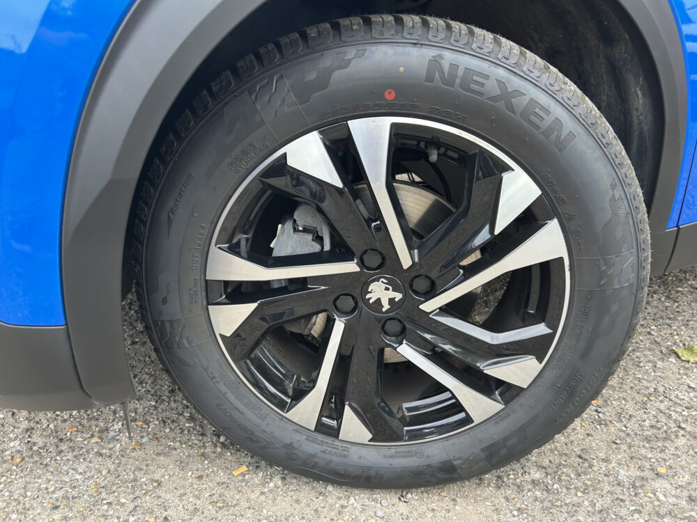Peugeot 2008 1.2 PureTech Allure // LED // PANO/SCHUIFKANTELDAK // CLIMA // CAMERA // NAVI + CARPLAY // PDC V+A 27