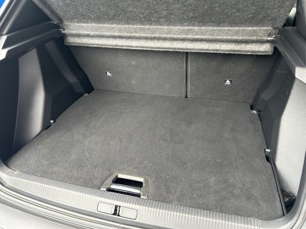 Peugeot 2008 1.2 PureTech Allure // LED // PANO/SCHUIFKANTELDAK // CLIMA // CAMERA // NAVI + CARPLAY // PDC V+A 29