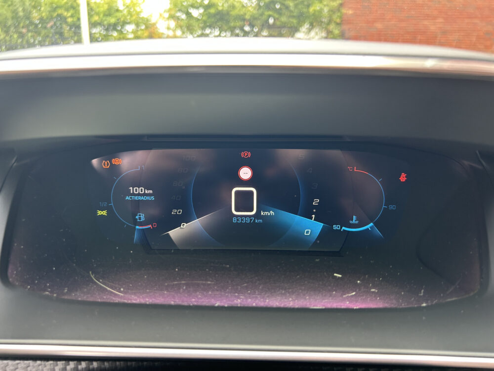 Peugeot 2008 1.2 PureTech Allure // LED // PANO/SCHUIFKANTELDAK // CLIMA // CAMERA // NAVI + CARPLAY // PDC V+A 33