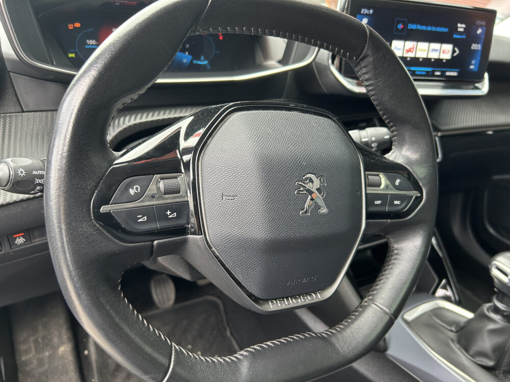 Peugeot 2008 1.2 PureTech Allure // LED // PANO/SCHUIFKANTELDAK // CLIMA // CAMERA // NAVI + CARPLAY // PDC V+A 7