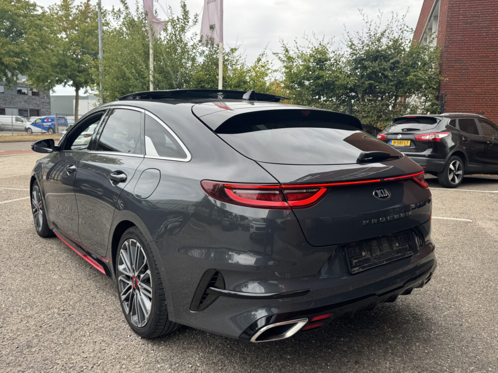 Kia ProCeed 1.6 T-GDI GT 204PK!! // NAVI // SCHUIF-KANTEL DAK // CAMERA // CLIMA // JBL AUDIO // MEMRORY SEATS // 4