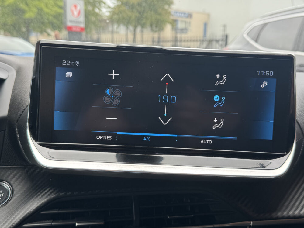 Peugeot 2008 1.2 PureTech Allure // PANO/SCHUIFKANTELDAK // CLIMA // CAMERA // NAVI + CARPLAY // PDC V+A 16