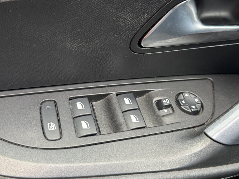 Peugeot 2008 1.2 PureTech Allure // PANO/SCHUIFKANTELDAK // CLIMA // CAMERA // NAVI + CARPLAY // PDC V+A 24