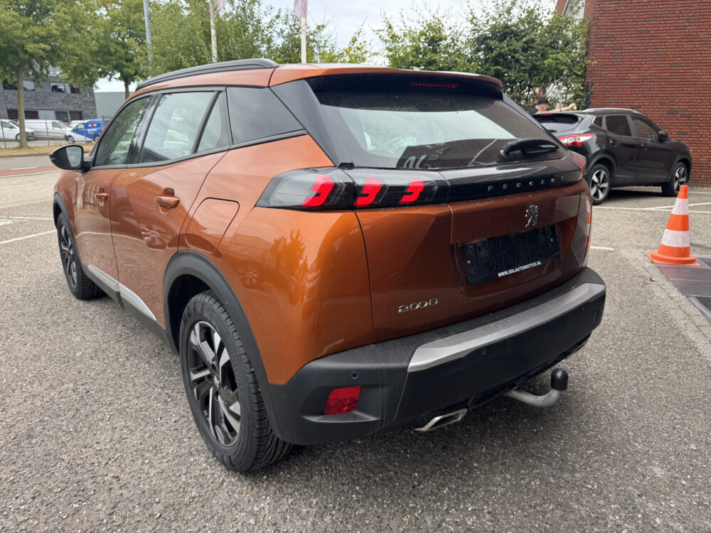 Peugeot 2008 1.2 PureTech Allure // PANO/SCHUIFKANTELDAK // CLIMA // CAMERA // NAVI + CARPLAY // PDC V+A 3
