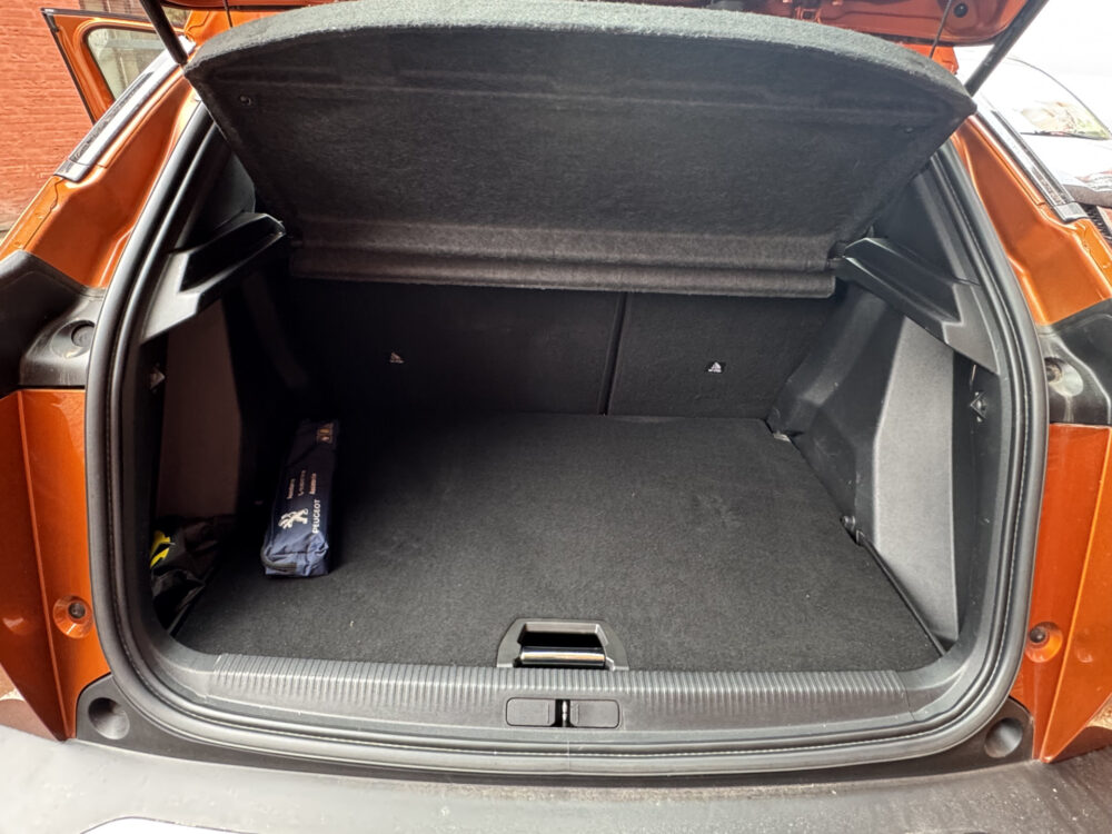 Peugeot 2008 1.2 PureTech Allure // PANO/SCHUIFKANTELDAK // CLIMA // CAMERA // NAVI + CARPLAY // PDC V+A 31