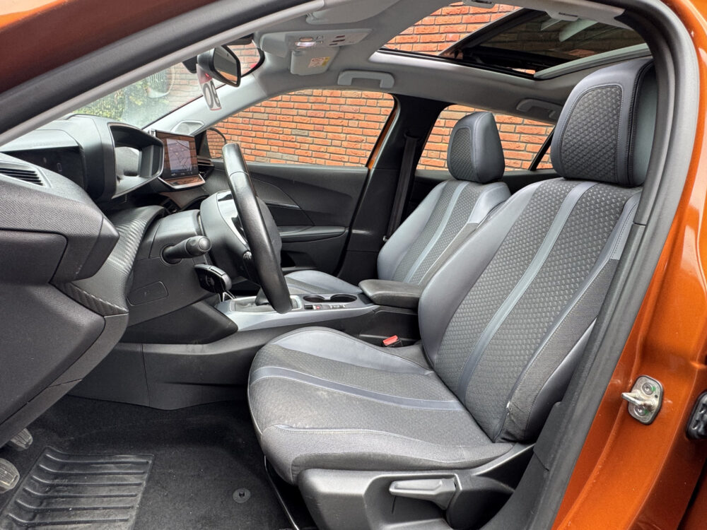 Peugeot 2008 1.2 PureTech Allure // PANO/SCHUIFKANTELDAK // CLIMA // CAMERA // NAVI + CARPLAY // PDC V+A 6