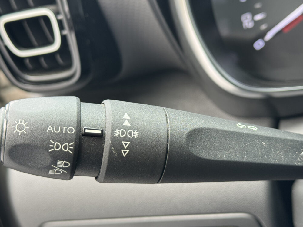 Citroën C3 Aircross 1.2 PureTech S&S Shine 5500KM!!! // PANO/SCHUIFKANTELDAK // CLIMA // CAMERA // NAVI + CARPLAY // 24