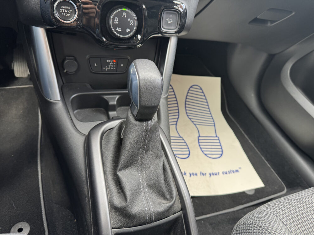 Citroën C3 Aircross 1.2 PureTech S&S Shine 5500KM!!! // PANO/SCHUIFKANTELDAK // CLIMA // CAMERA // NAVI + CARPLAY // 30