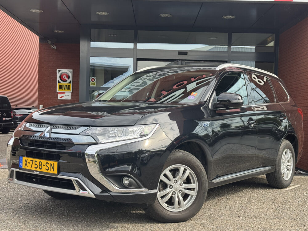 Mitsubishi Outlander 2.4 PHEV Intense // APPLE CARPLAY - ANDROID AUTO // CAMERA // CLIMA // CRUISE // TREKHAAK // 1