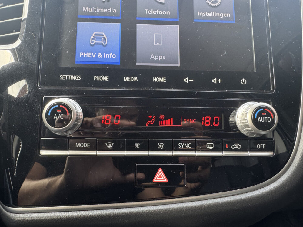 Mitsubishi Outlander 2.4 PHEV Intense // APPLE CARPLAY - ANDROID AUTO // CAMERA // CLIMA // CRUISE // TREKHAAK // 17