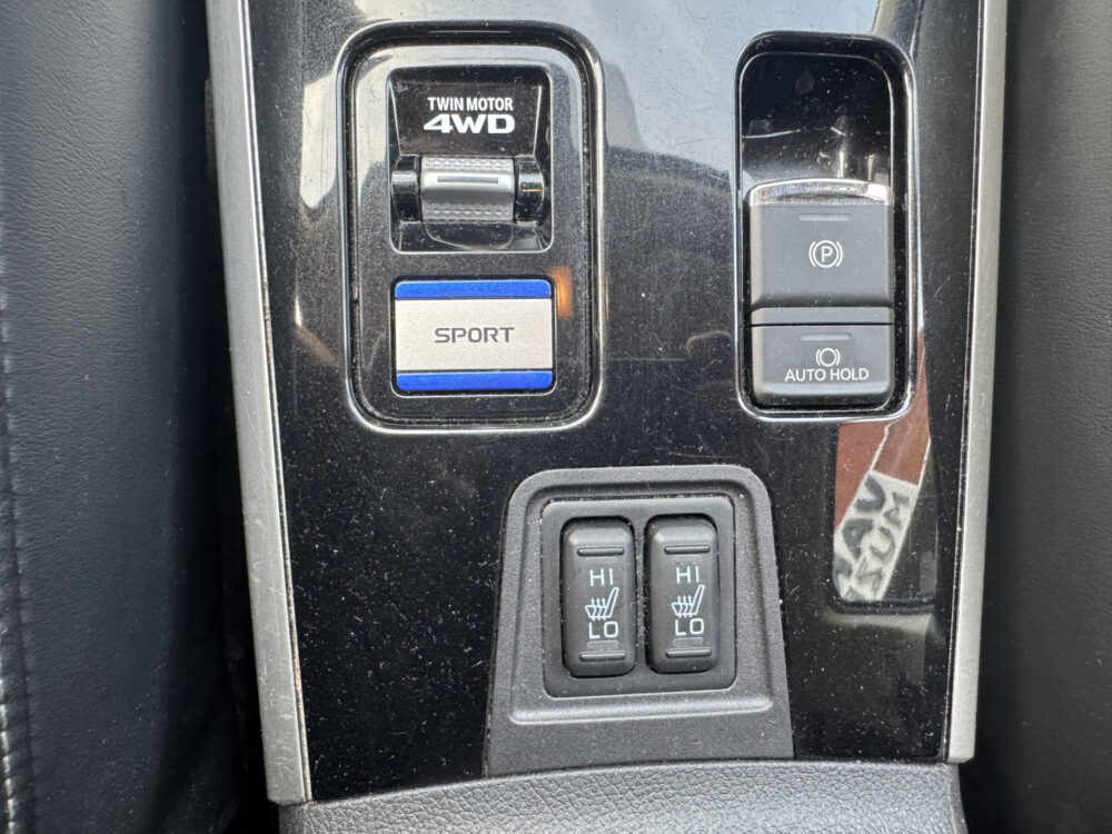 Mitsubishi Outlander 2.4 PHEV Intense // APPLE CARPLAY - ANDROID AUTO // CAMERA // CLIMA // CRUISE // TREKHAAK // 23
