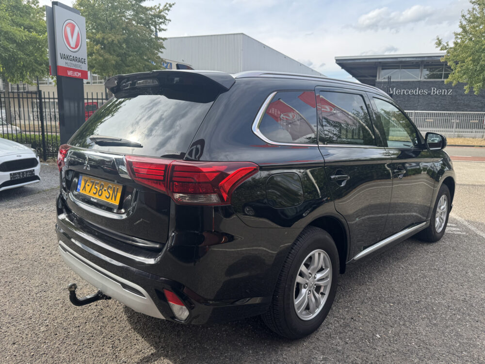 Mitsubishi Outlander 2.4 PHEV Intense // APPLE CARPLAY - ANDROID AUTO // CAMERA // CLIMA // CRUISE // TREKHAAK // 4