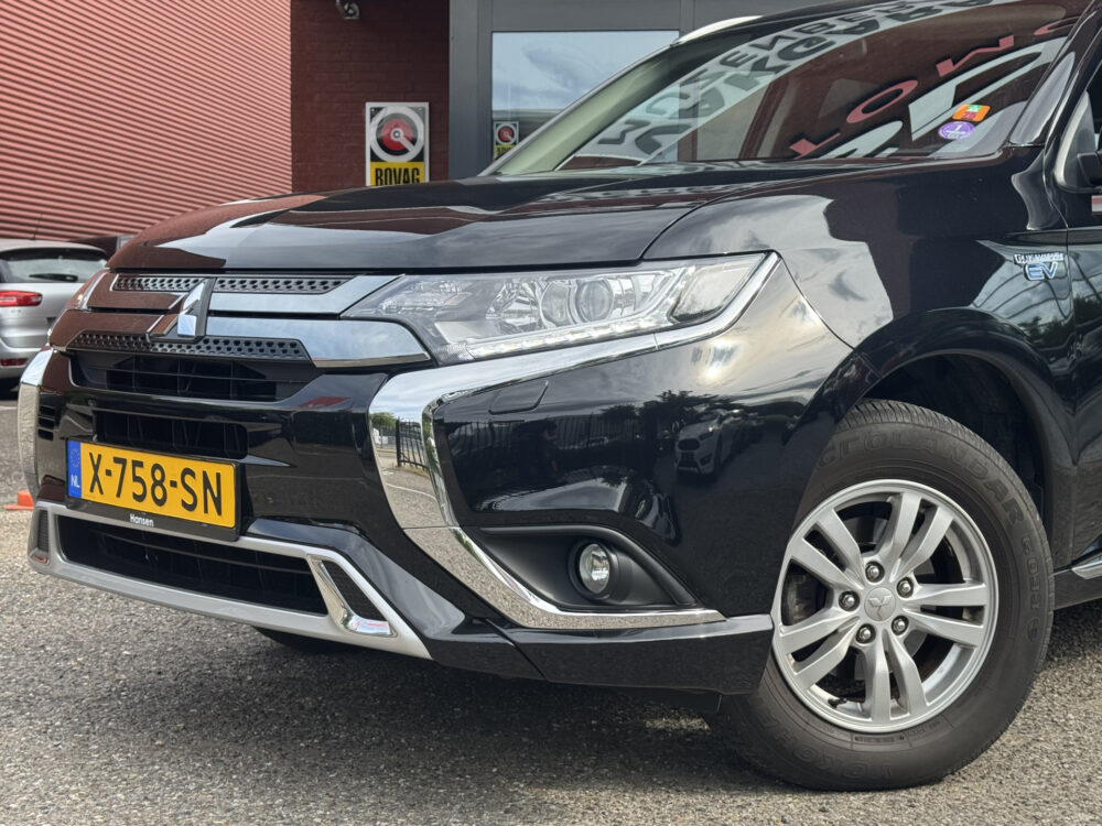 Mitsubishi Outlander 2.4 PHEV Intense // APPLE CARPLAY - ANDROID AUTO // CAMERA // CLIMA // CRUISE // TREKHAAK // 5