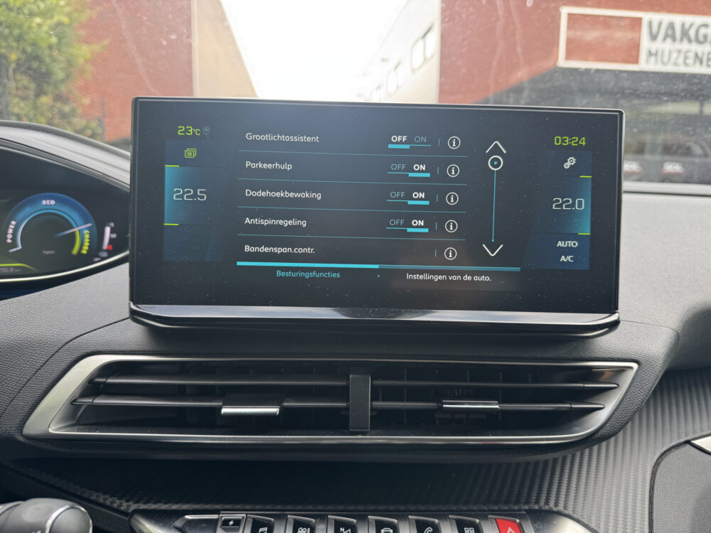 Peugeot 3008 1.6 HYbrid 225 Allure // NAVI // CLIMA // CRUISE // STOELVERWARMING // DAB RADIO // 17