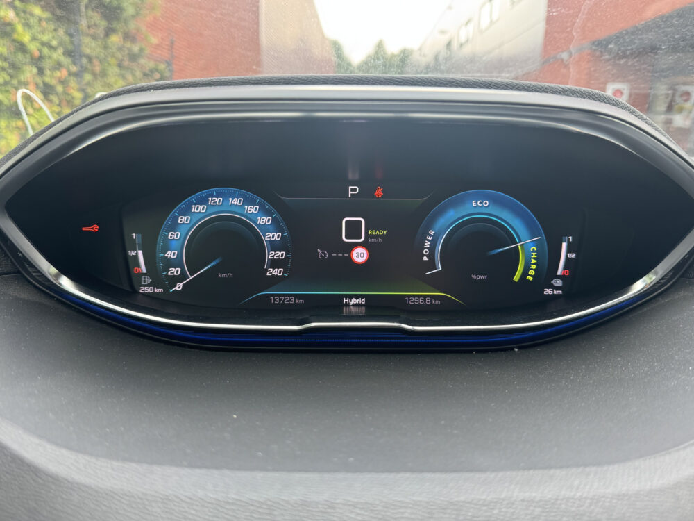 Peugeot 3008 1.6 HYbrid 225 Allure // NAVI // CLIMA // CRUISE // STOELVERWARMING // DAB RADIO // 19
