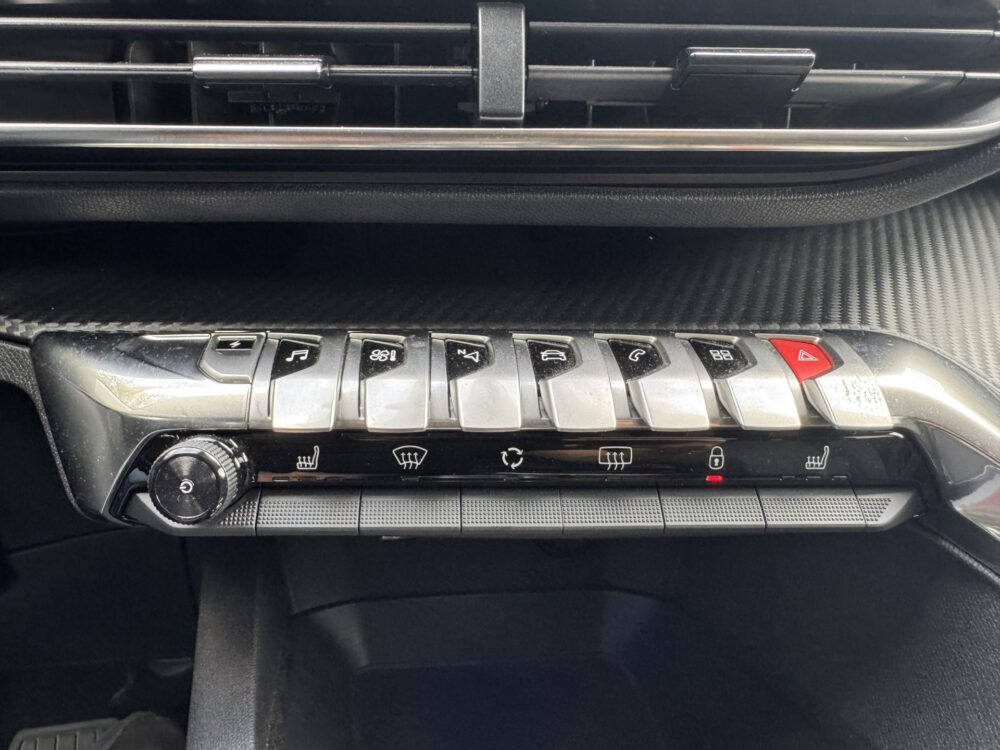 Peugeot 3008 1.6 HYbrid 225 Allure // NAVI // CLIMA // CRUISE // STOELVERWARMING // DAB RADIO // 20