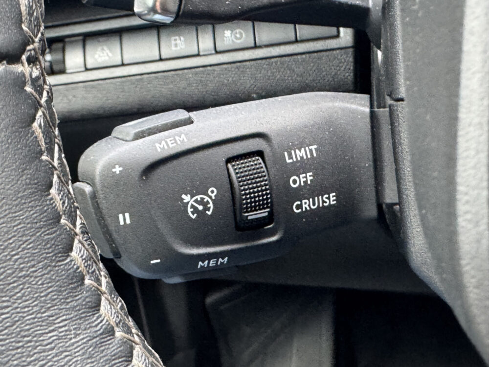 Peugeot 3008 1.6 HYbrid 225 Allure // NAVI // CLIMA // CRUISE // STOELVERWARMING // DAB RADIO // 23