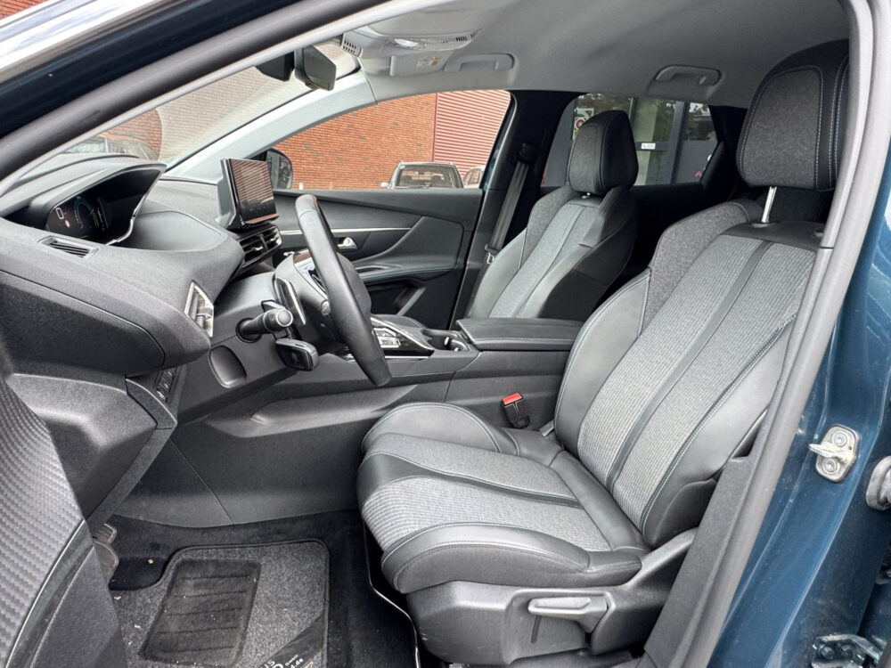 Peugeot 3008 1.6 HYbrid 225 Allure // NAVI // CLIMA // CRUISE // STOELVERWARMING // DAB RADIO // 7
