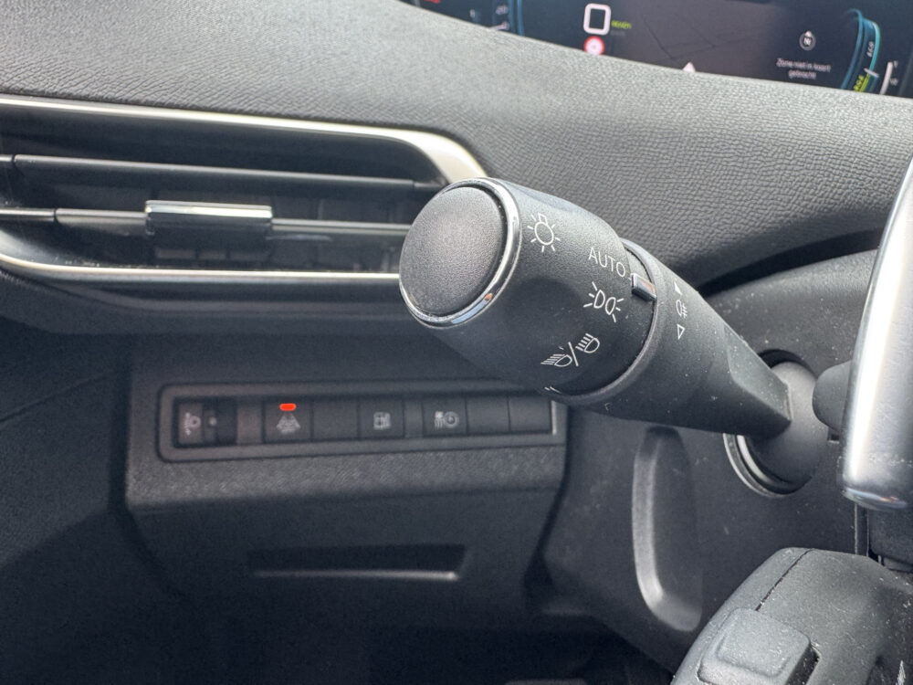 Peugeot 3008 1.6 HYbrid 225 Allure 40.000 KM!! // NAVI // CLIMA // CRUISE // STOELVERWARMING // DAB RADIO // 21