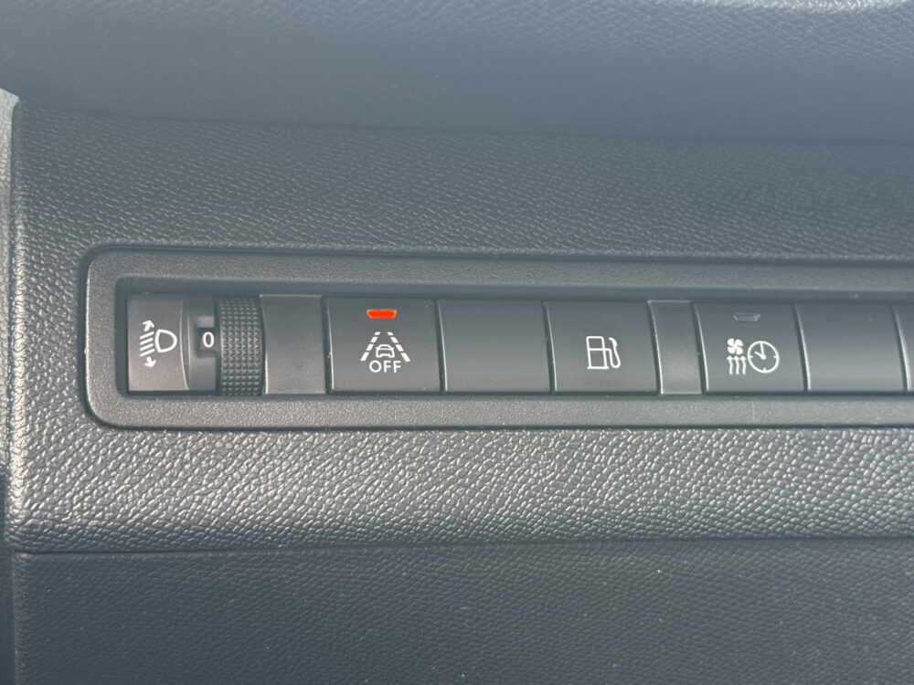 Peugeot 3008 1.6 HYbrid 225 Allure 40.000 KM!! // NAVI // CLIMA // CRUISE // STOELVERWARMING // DAB RADIO // 24