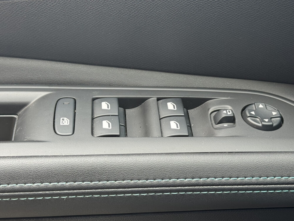 Peugeot 3008 1.6 HYbrid 225 Allure 40.000 KM!! // NAVI // CLIMA // CRUISE // STOELVERWARMING // DAB RADIO // 25