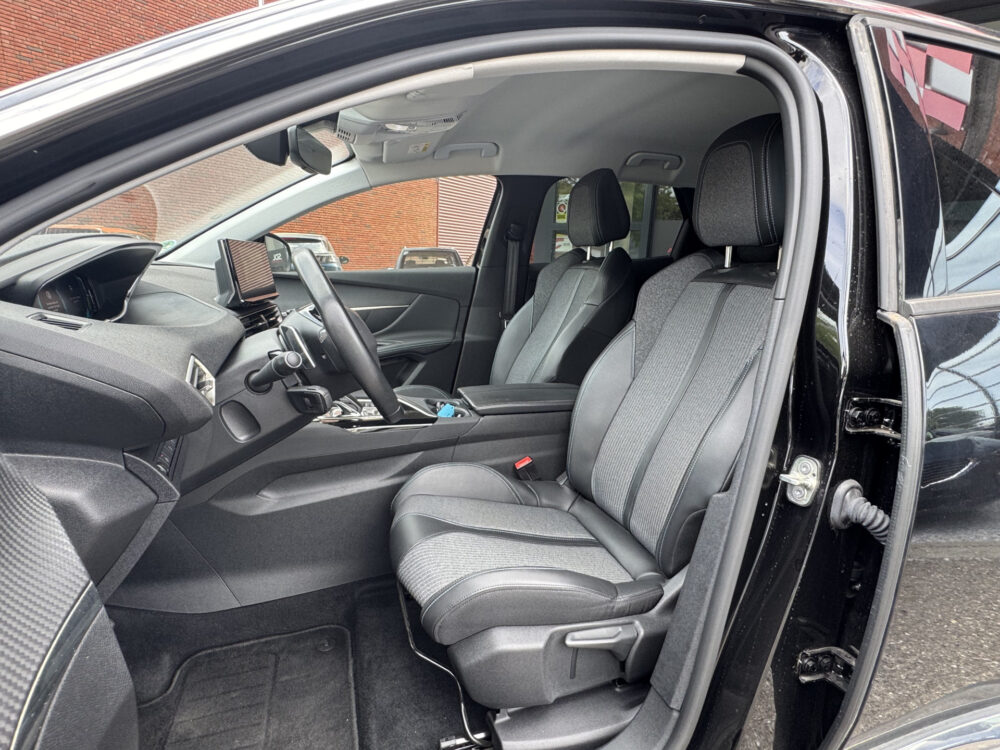 Peugeot 3008 1.6 HYbrid 225 Allure 40.000 KM!! // NAVI // CLIMA // CRUISE // STOELVERWARMING // DAB RADIO // 7