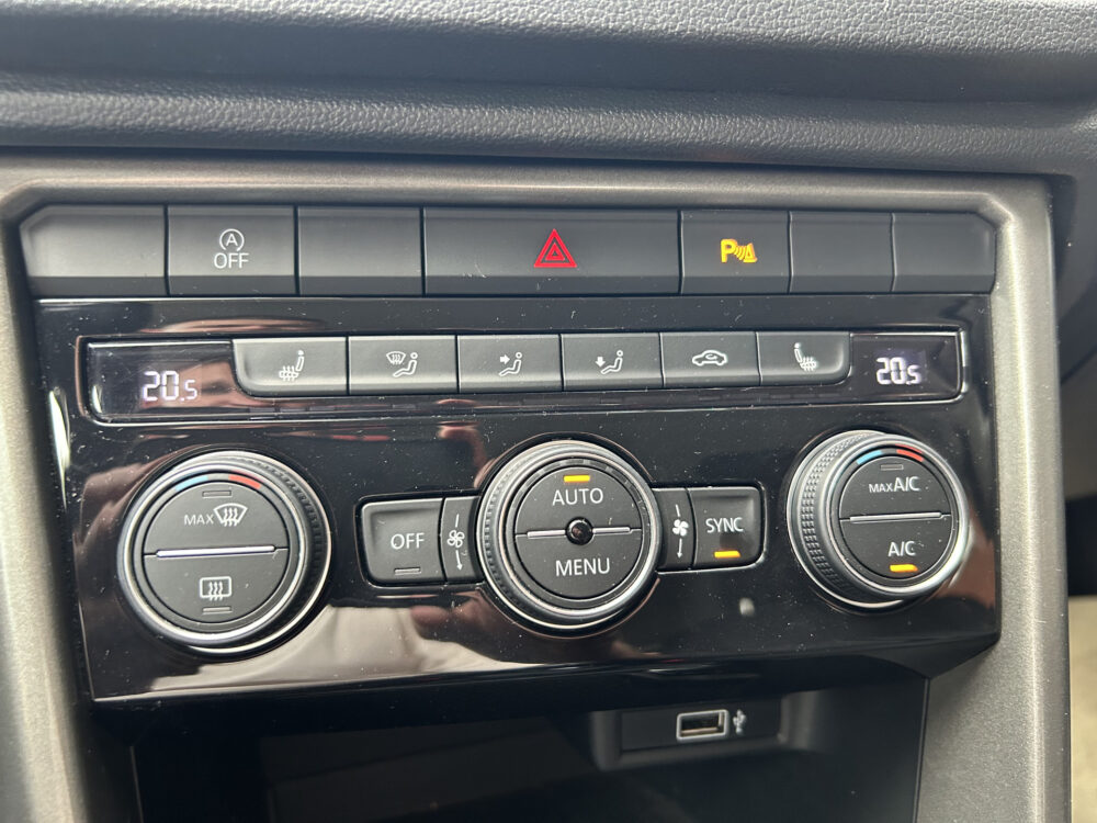 Volkswagen T-Roc 1.0 TSI Style // TREKHAAK // NAVI // CAMERA // PDC V+A // CLIMA // DIGITAL COCKPIT 17