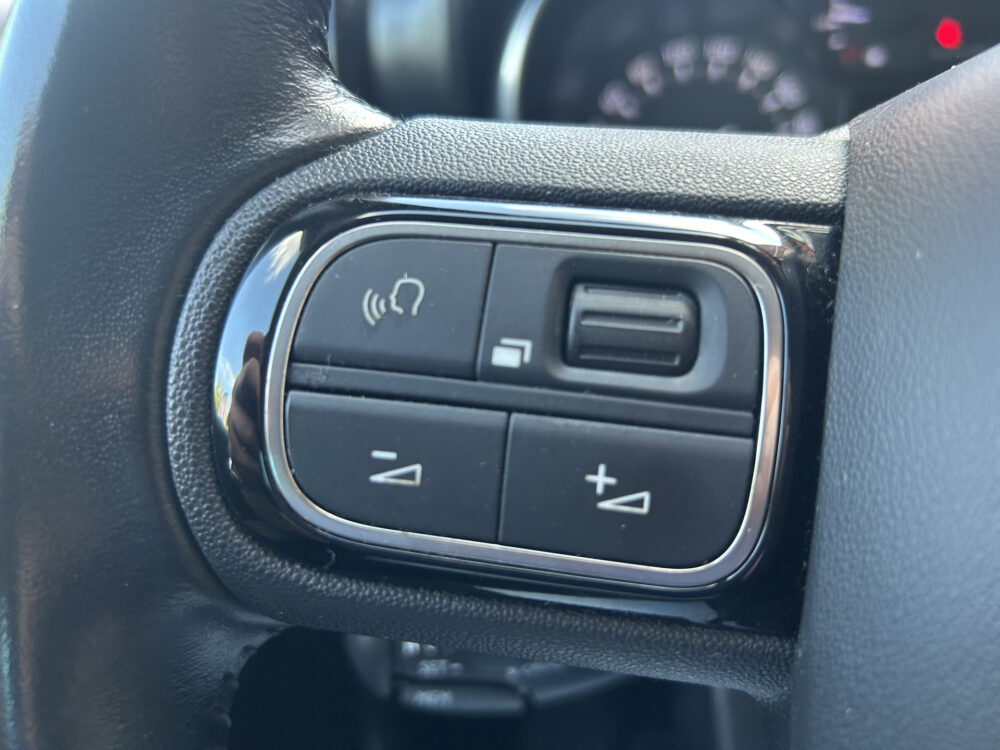 Citroën C3 Aircross 1.2 PureTech Shine // NAVI // CLIMA // CAMERA // CLIMA // CRUISE // APPLE CARPLAY / ANDROID AUTO 9