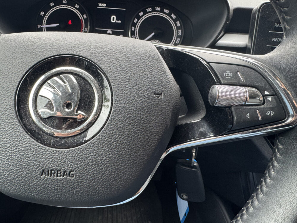 Škoda Fabia 1.0 Ambition // CLIMA // CRUISE CONTROL // APPLE-ANDROID AUTO // PDC // 11