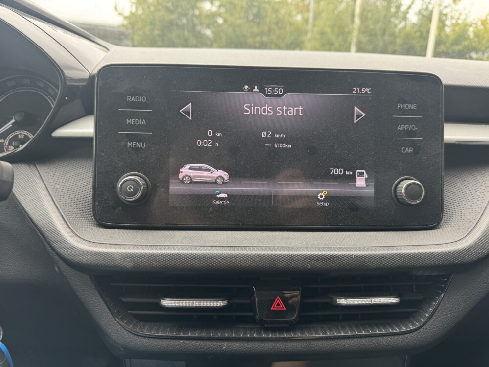 Škoda Fabia 1.0 Ambition // CLIMA // CRUISE CONTROL // APPLE-ANDROID AUTO // PDC // 15