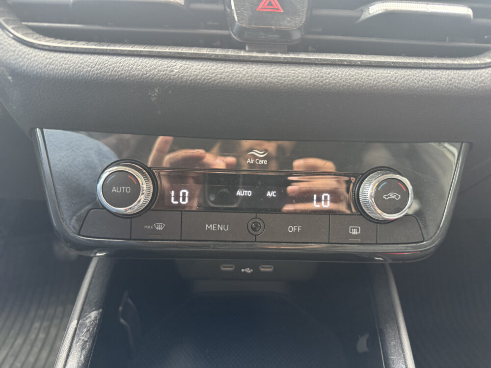 Škoda Fabia 1.0 Ambition // CLIMA // CRUISE CONTROL // APPLE-ANDROID AUTO // PDC // 17