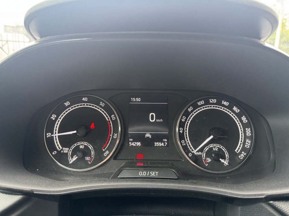 Škoda Fabia 1.0 Ambition // CLIMA // CRUISE CONTROL // APPLE-ANDROID AUTO // PDC // 18
