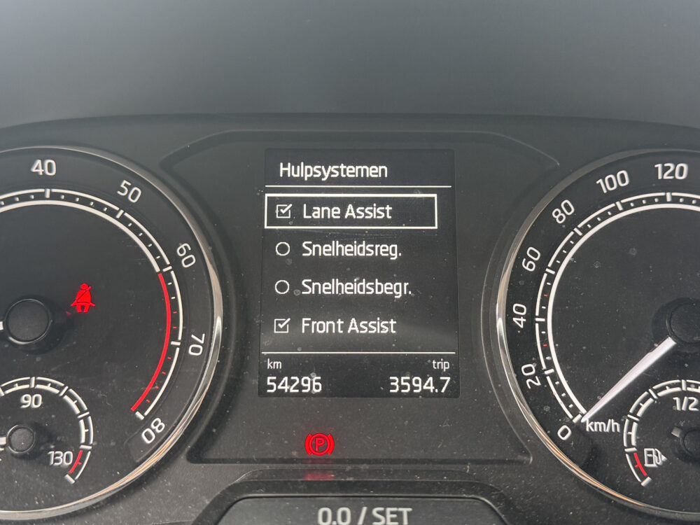 Škoda Fabia 1.0 Ambition // CLIMA // CRUISE CONTROL // APPLE-ANDROID AUTO // PDC // 19