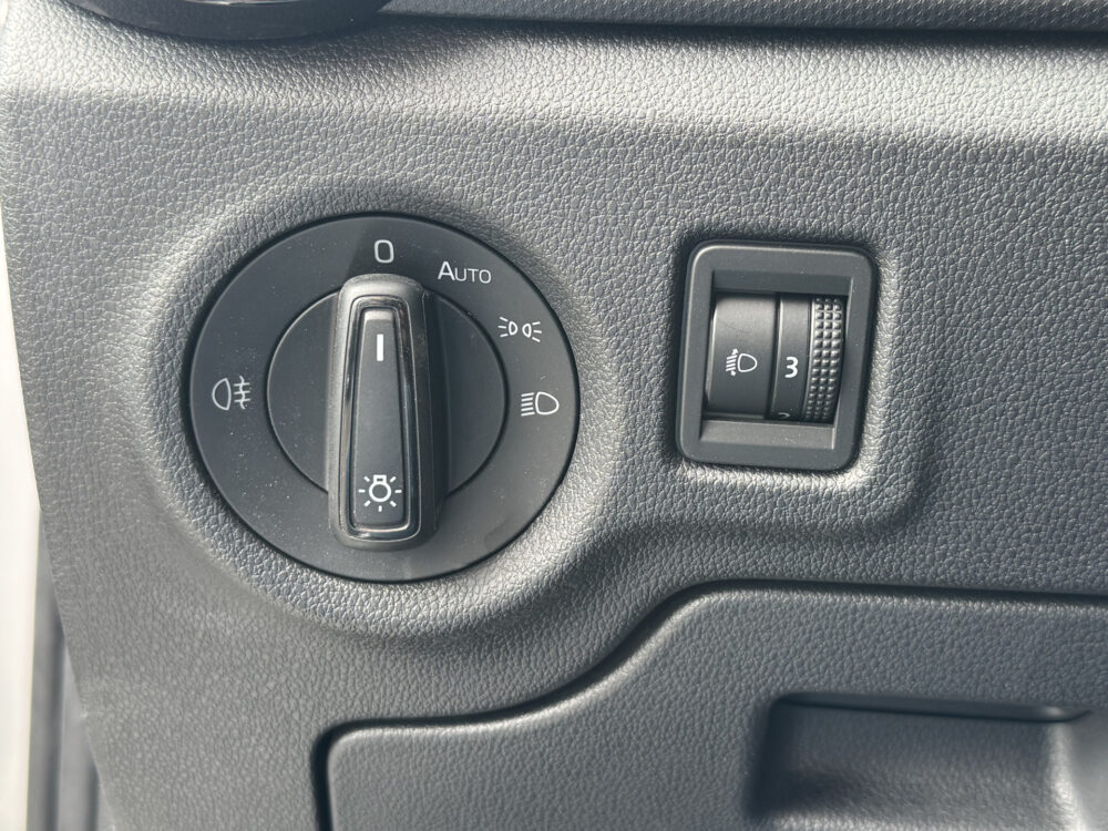 Škoda Fabia 1.0 Ambition // CLIMA // CRUISE CONTROL // APPLE-ANDROID AUTO // PDC // 22