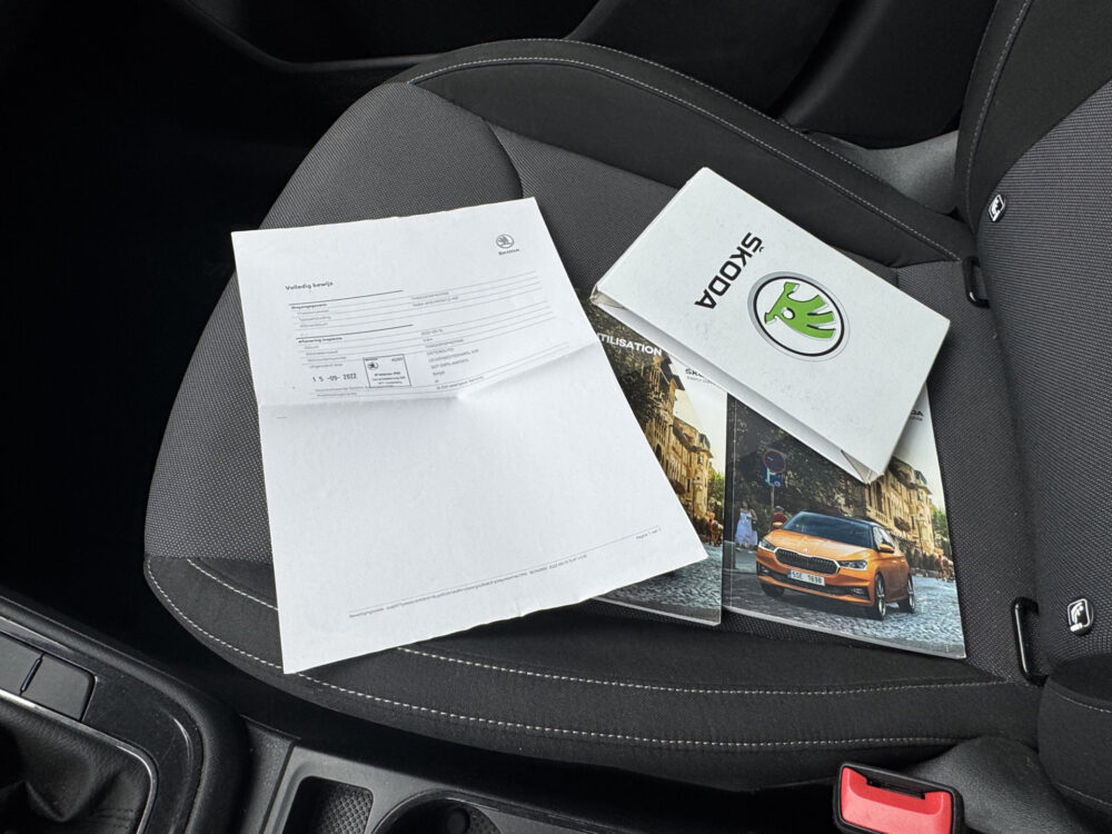 Škoda Fabia 1.0 Ambition // CLIMA // CRUISE CONTROL // APPLE-ANDROID AUTO // PDC // 23