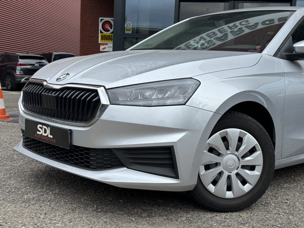 Škoda Fabia 1.0 Ambition // CLIMA // CRUISE CONTROL // APPLE-ANDROID AUTO // PDC // 5