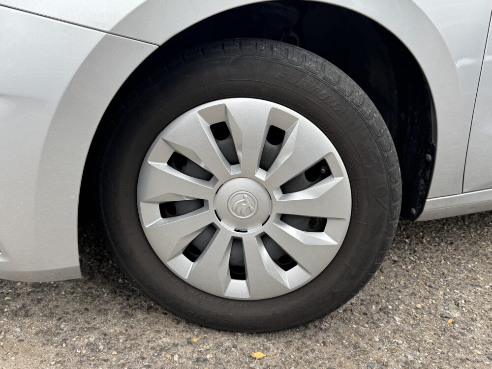 Škoda Fabia 1.0 Ambition // CLIMA // CRUISE CONTROL // APPLE-ANDROID AUTO // PDC // 6