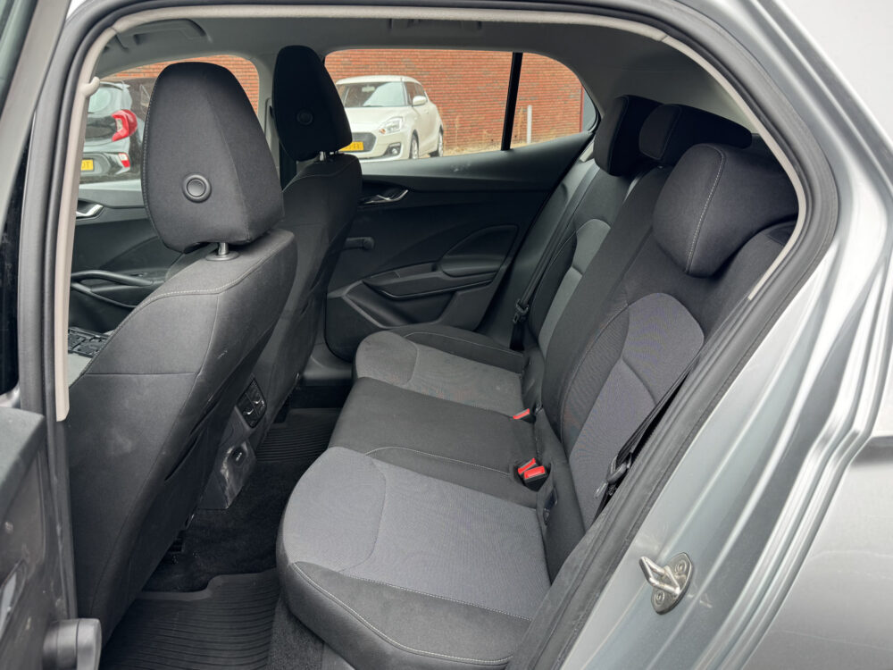 Škoda Fabia 1.0 Ambition // CLIMA // CRUISE CONTROL // APPLE-ANDROID AUTO // PDC // 8